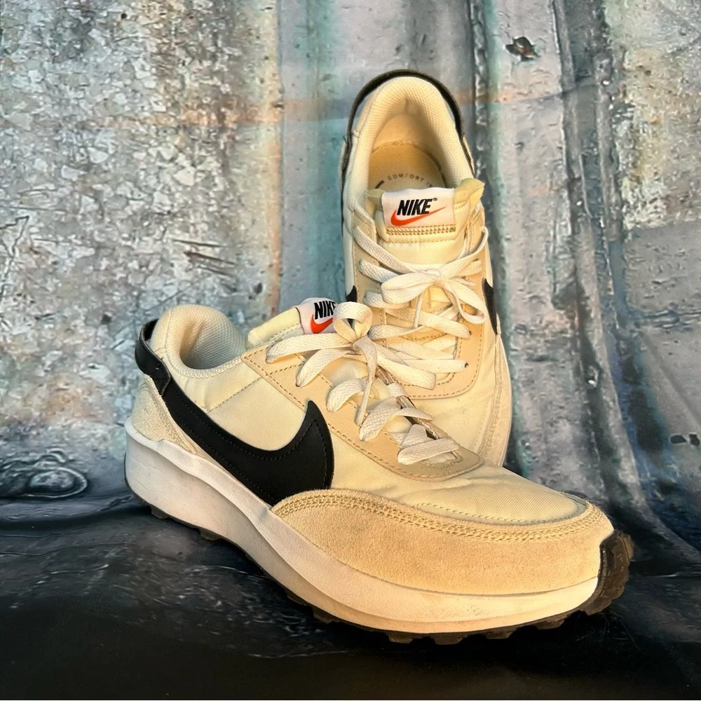 Nike Swoosh Detail Beige and Black Sneakers W 9.5M‎ M 8M
